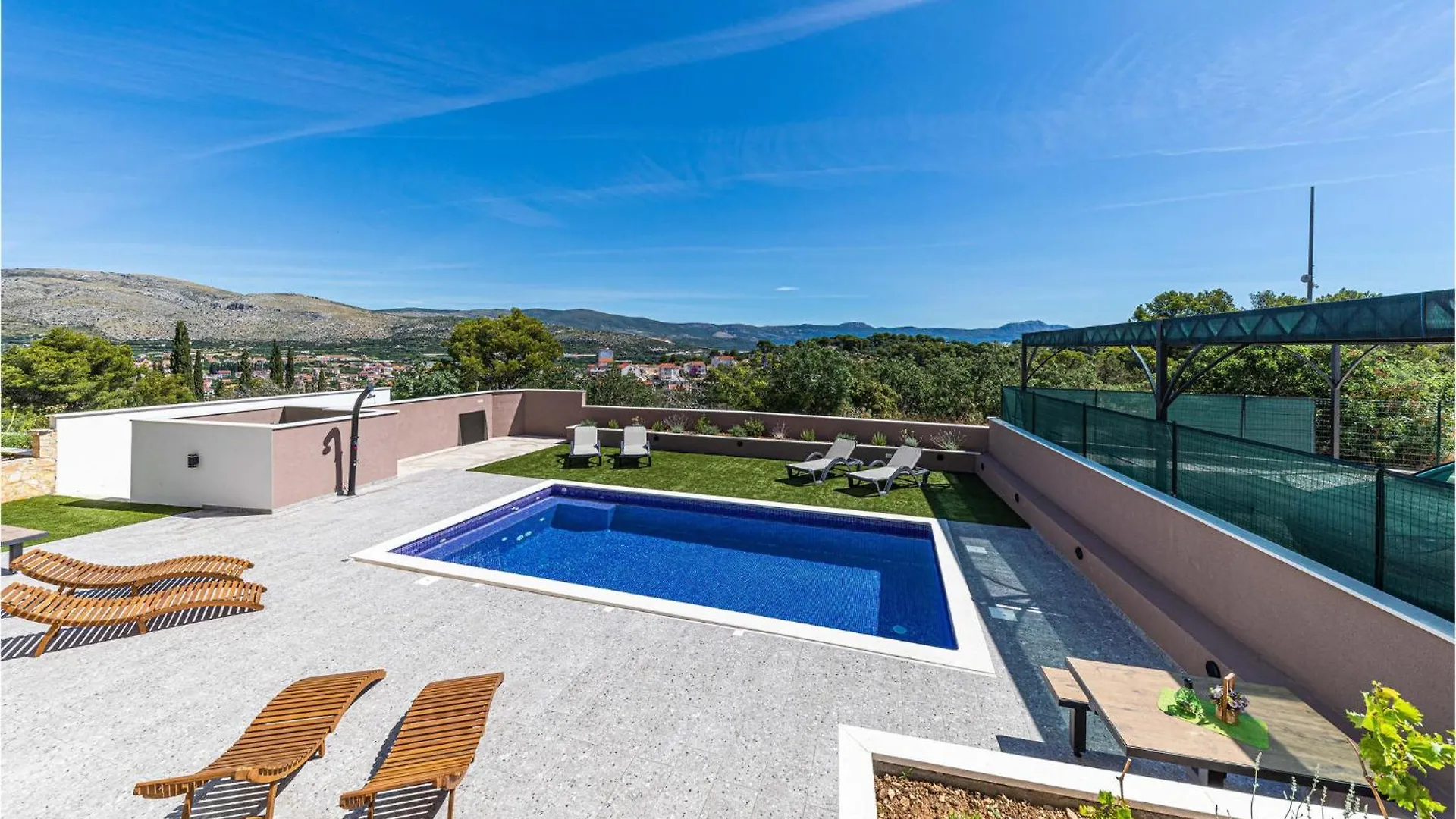 Amazing Apartment In Saldun With Wifi  Trogir